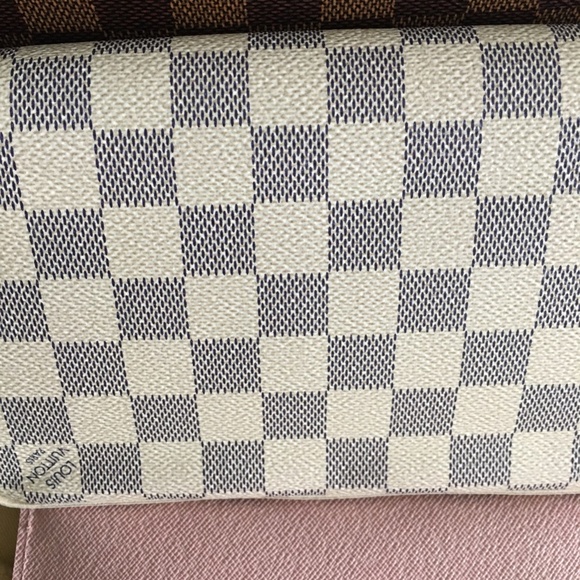 Authentic Louis Vuitton Felicie Damier Azur $1195 - Picture 7 of 7